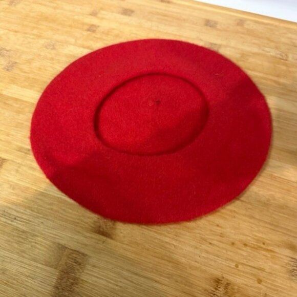 Retro Wool Red Beret - Picture 15 of 16